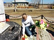 6 мая волонтеры из Ивановки прибрали территорию памятника погибшим в годы Великой Отечественной войны.